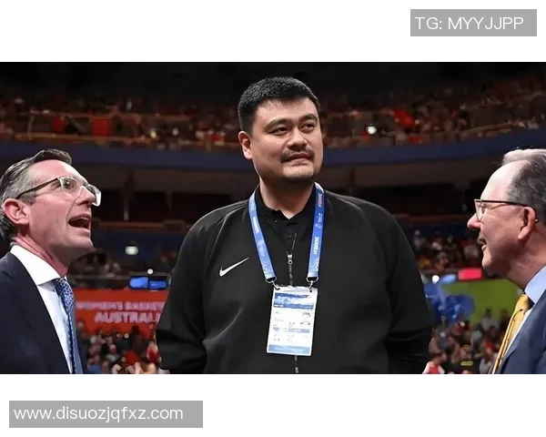 姚明在国际赛场上的精彩表现令外国球迷惊叹不已引发全球篮球热潮 姚明在国际赛场上的精彩表现令外国球迷惊叹不已引发全球篮球热潮