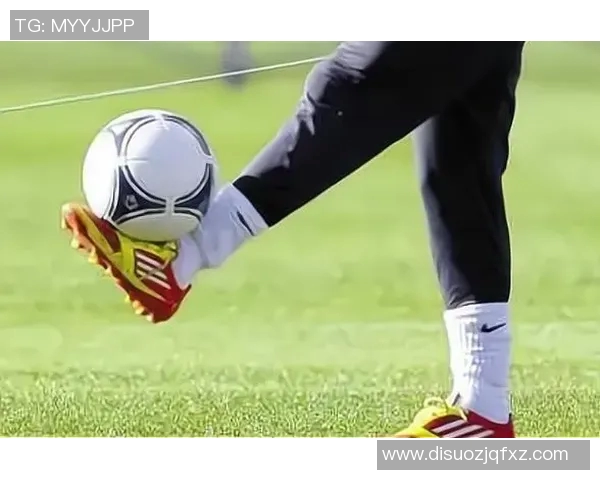 足球明星脚法对比解析揭秘不同风格的技术特点与球场表现 足球明星脚法对比解析揭秘不同风格的技术特点与球场表现